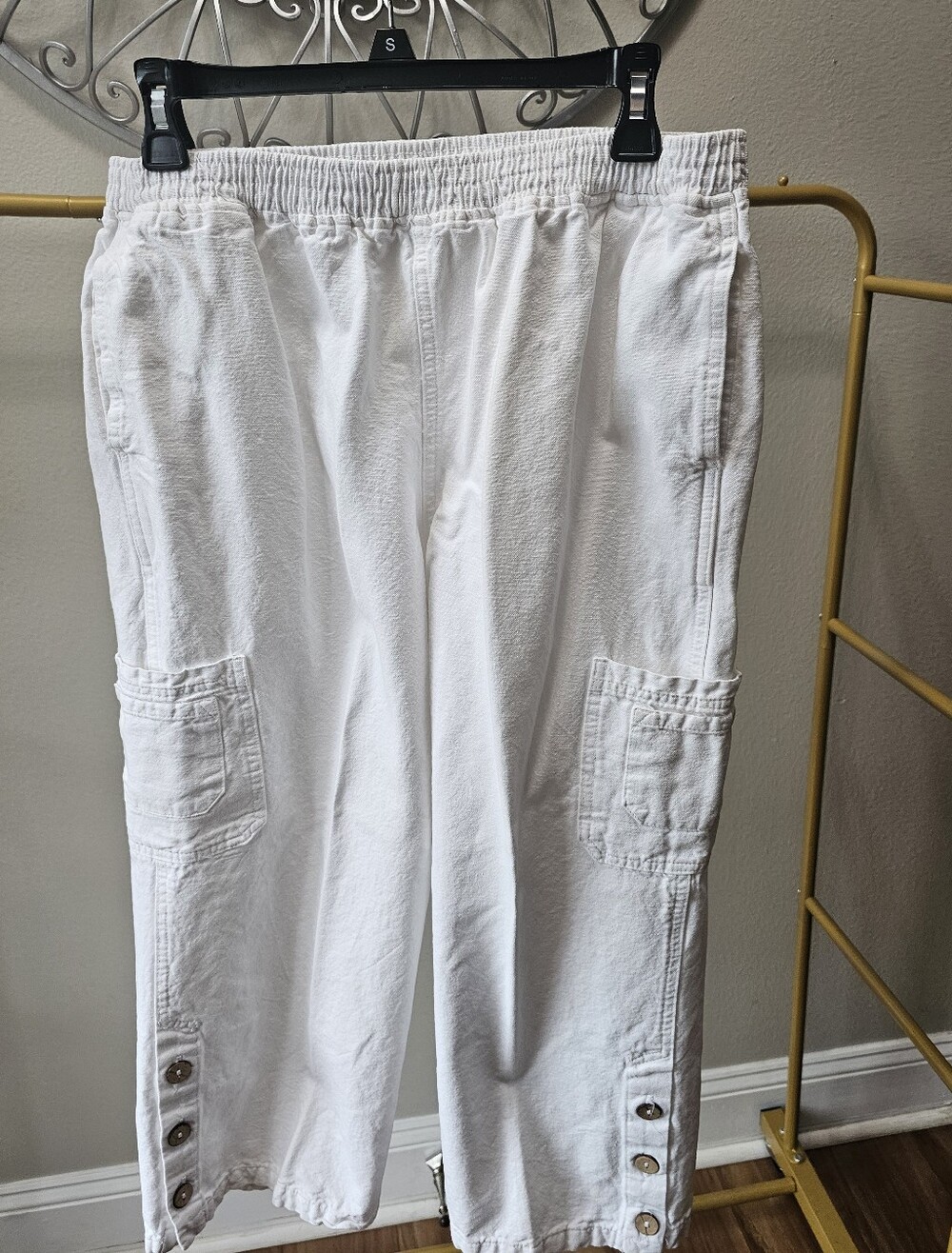 Soft Surroundings Petite M White Cotton Cargo Pants Pull On Button Hem Made USA